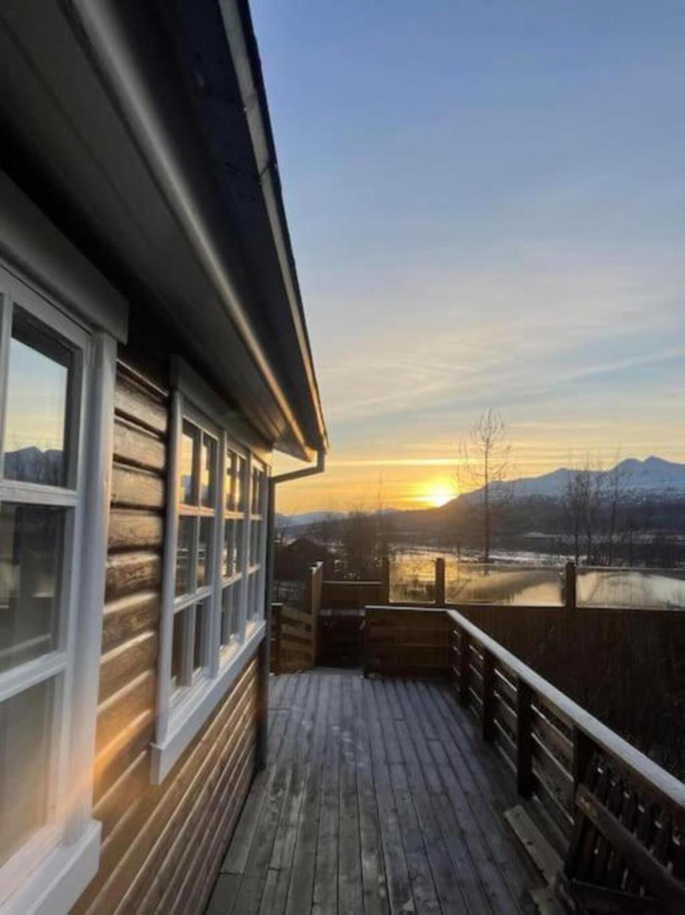 Cozy 2 Bedroom Cottage With Hot Tub Akureyri Luaran gambar