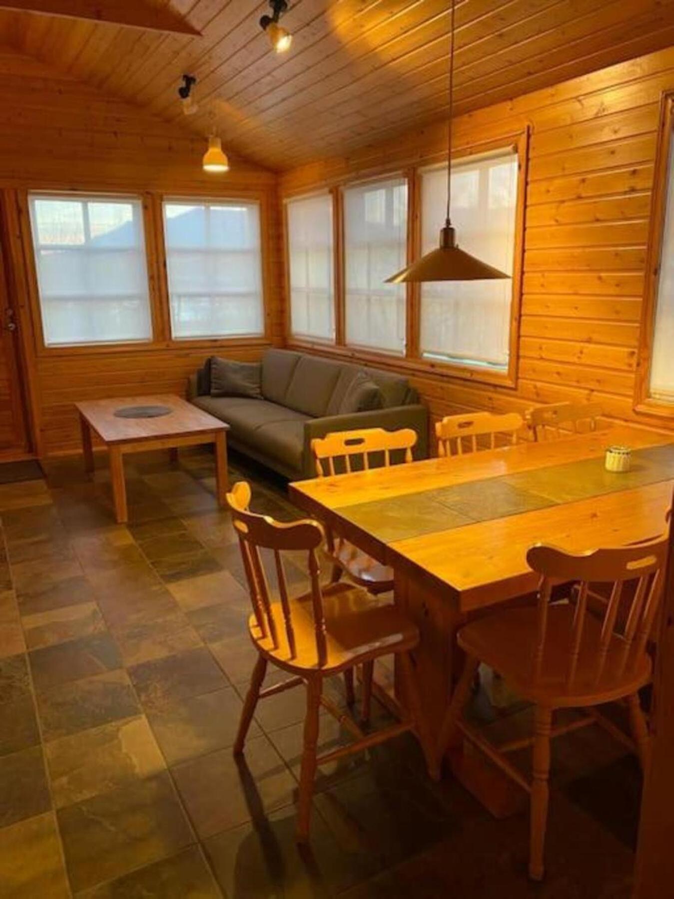 Cozy 2 Bedroom Cottage With Hot Tub Akureyri Luaran gambar