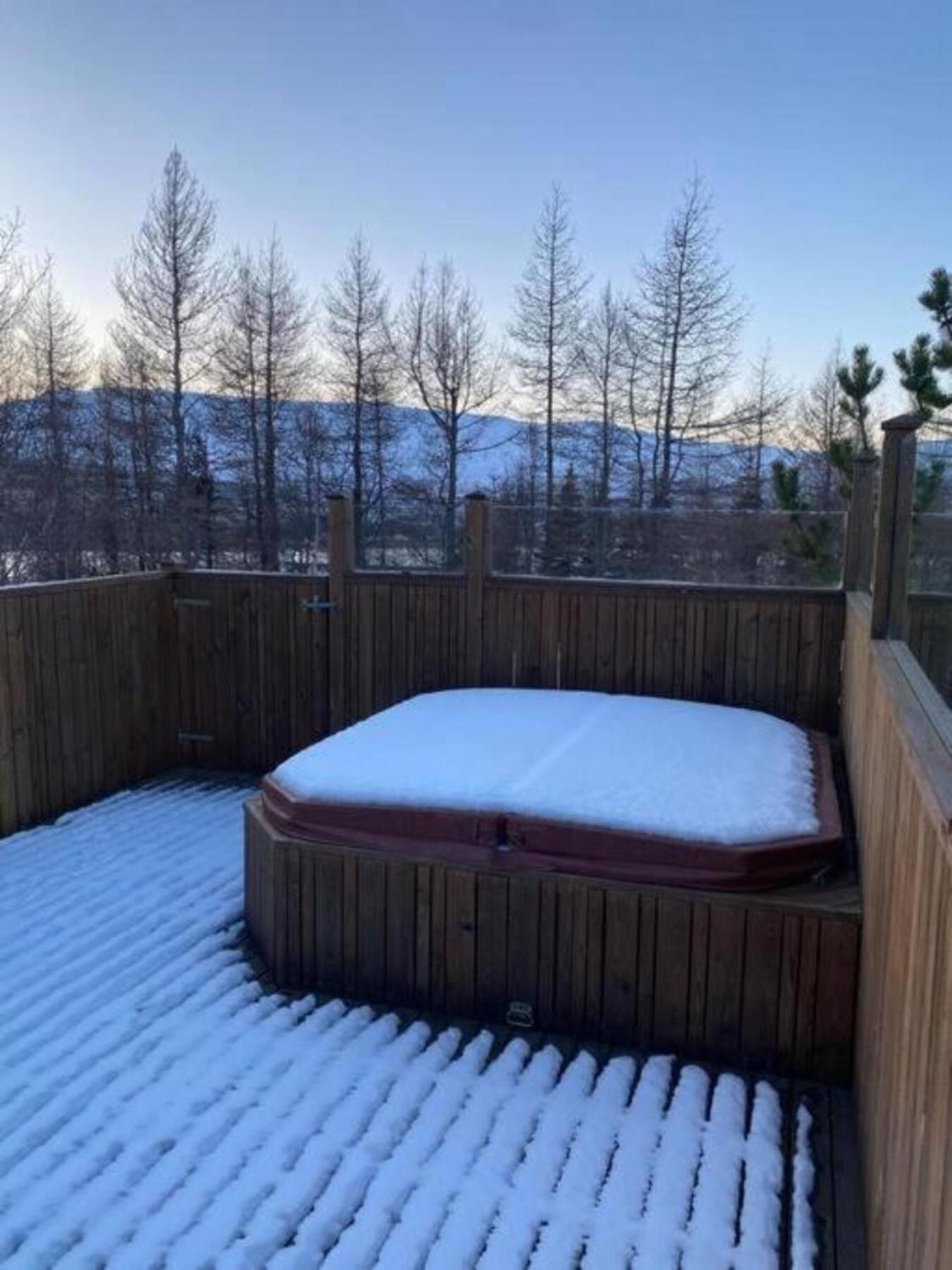 Cozy 2 Bedroom Cottage With Hot Tub Akureyri Luaran gambar