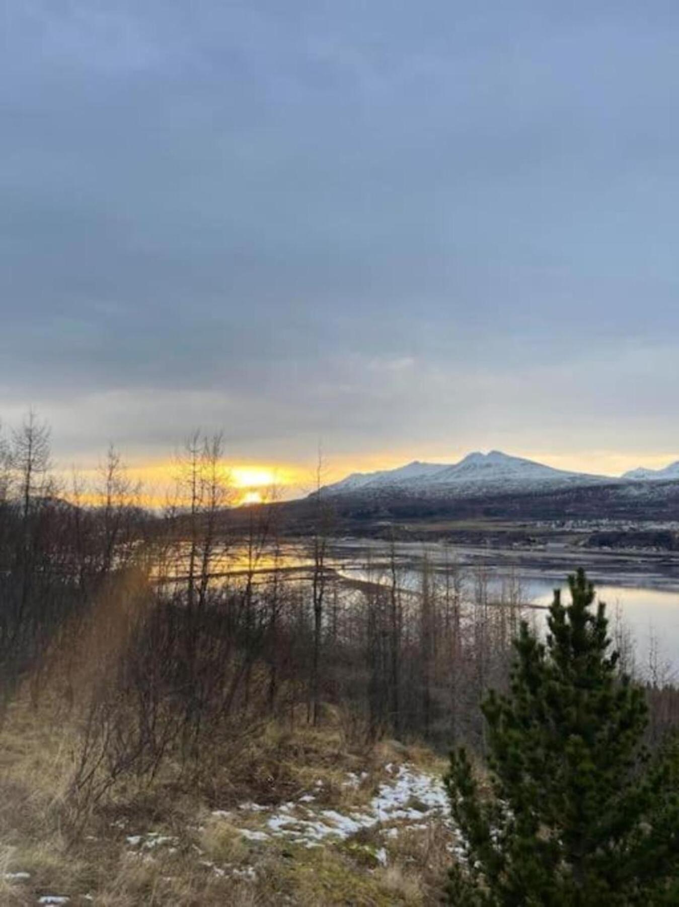 Cozy 2 Bedroom Cottage With Hot Tub Akureyri Luaran gambar