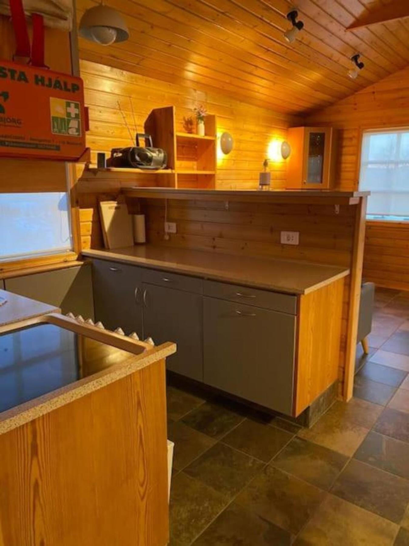 Cozy 2 Bedroom Cottage With Hot Tub Akureyri Luaran gambar