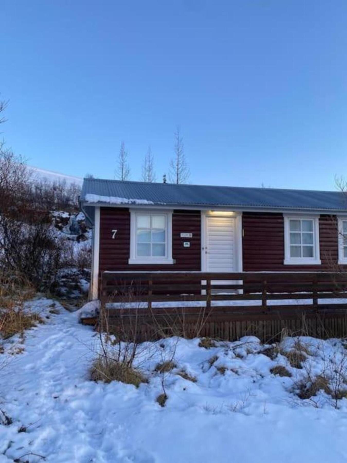 Cozy 2 Bedroom Cottage With Hot Tub Akureyri Luaran gambar